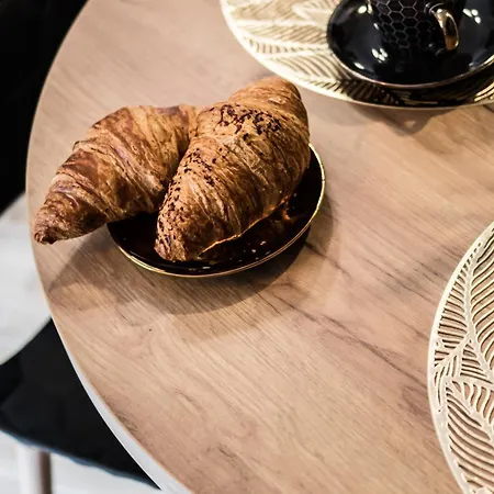 Apartment Tucan - 77 Wigury - Dostep Na Kod - Parking - Smaczna Kawa - Centrum - Blisko Piotrkowska - Galeria - Widok Na - Klimatyzacja - 7 Pietro - Fv *