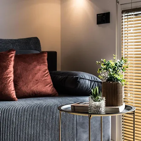 Apartment Tucan - 77 Wigury - Dostep Na Kod - Parking - Smaczna Kawa - Centrum - Blisko Piotrkowska - Galeria - Widok Na - Klimatyzacja - 7 Pietro - Fv